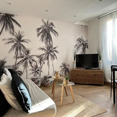 Au Coeur Du Village Apartment *